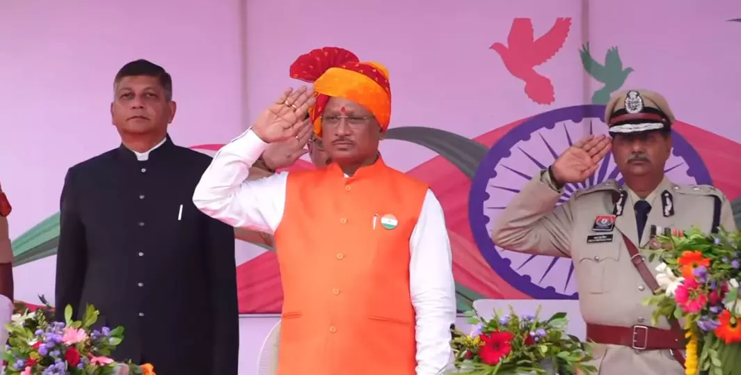 स्वतंत्रता दिवस 2025: रायपुर में मुख्यमंत्री विष्णुदेव साय ने फहराया तिरंगा, ले रहे हैं परेड की सलामी, देखें Live..
