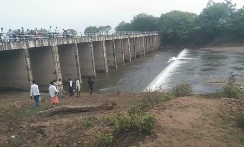 हाफ नदी में तैरता मिला वृद्ध का शव, इलाके में फैली सनसनी; मंगलवार दोपहर से लापता था बुजुर्ग, परिजनों को नहीं थी अनहोनी की आशंका