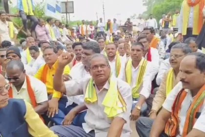 सीएम विष्णुदेव साय का अपमान: आदिवासी समाज का विरोध प्रदर्शन, कांग्रेस नेता की गिरफ्तारी की मांग